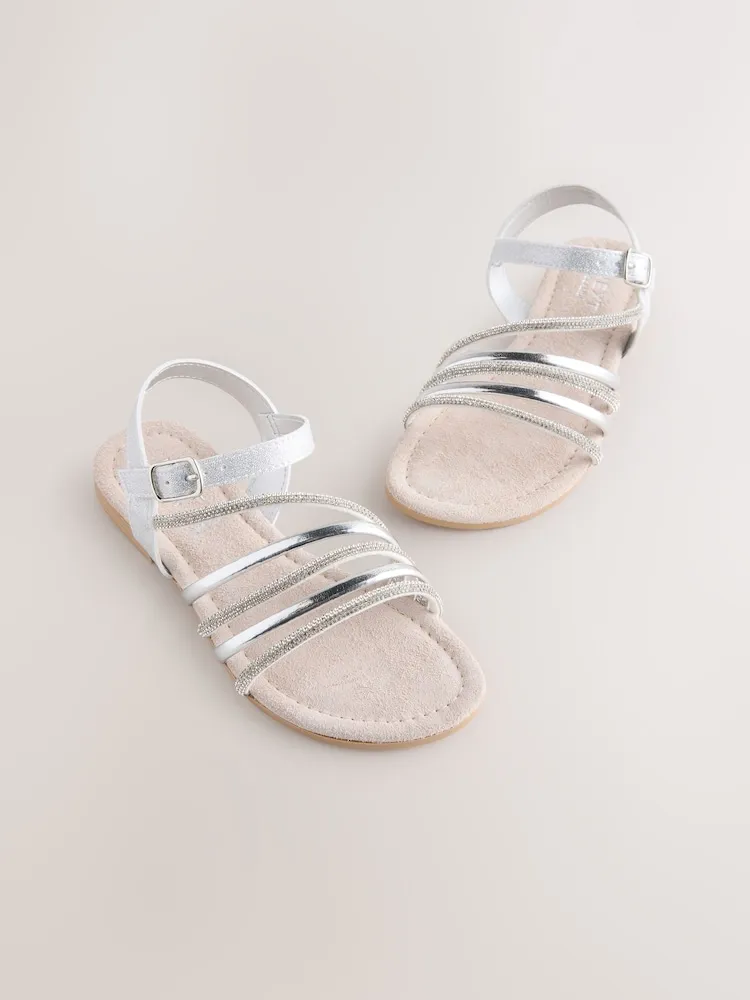 Sandales plates argentées croisées pour femme – Élégantes et confortables pour l’été au Maroc