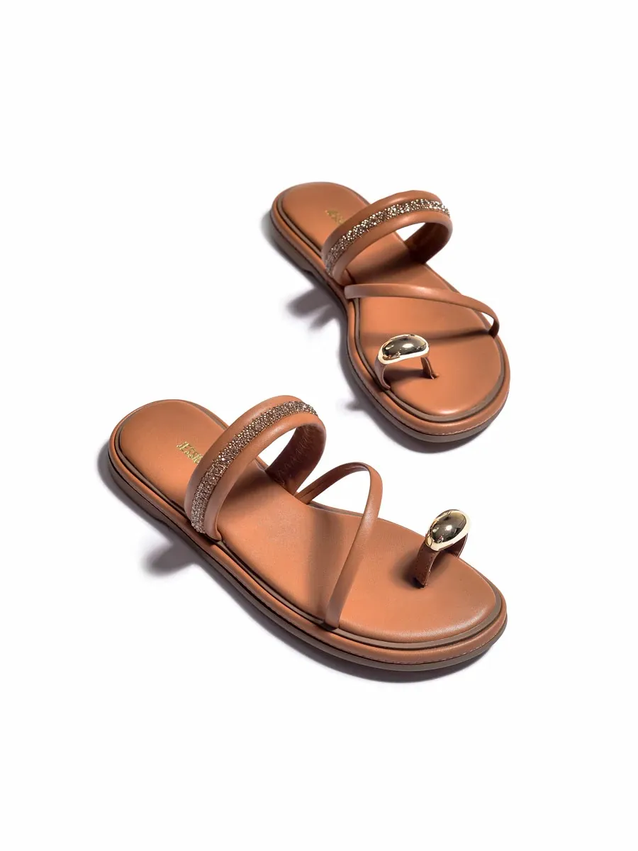 "Sandales avec strass Maroc Royale Women, cuir marron avec boucle dorée, automne 2025