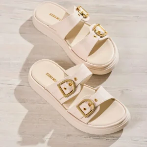 Sandales avec strass Maroc Royale Women, cuir beige avec boucle dorée, automne 2025